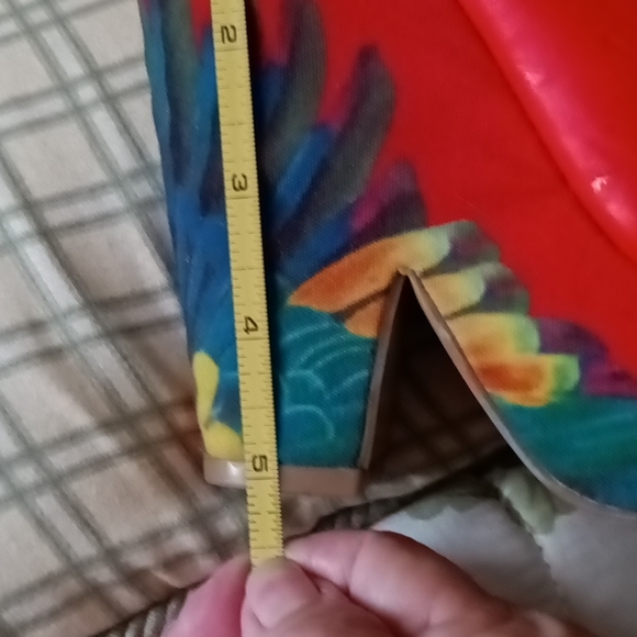 Shoes - Picture 6 of 7